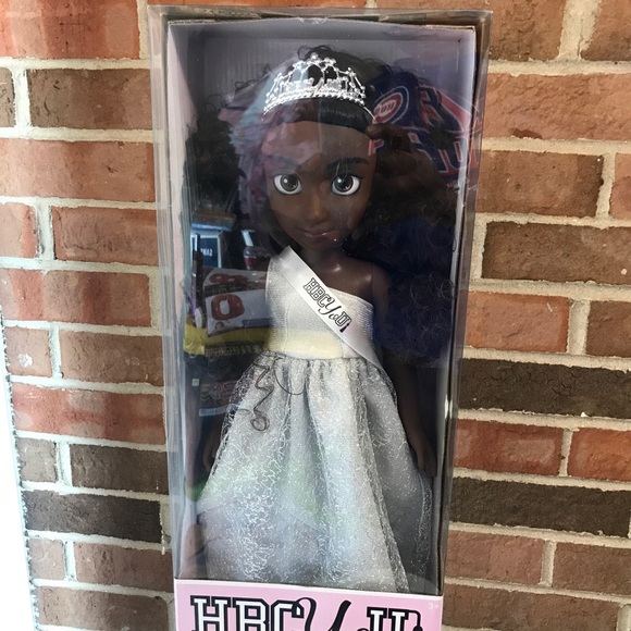 HBCyoU Homecoming Queen Nicole 18” Doll & Accessories NEW - Picture 2 of 2